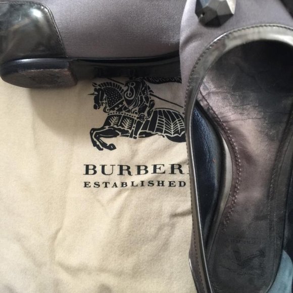 Burberry Gray Flats with Black Embellishments - Picture 5 of 5